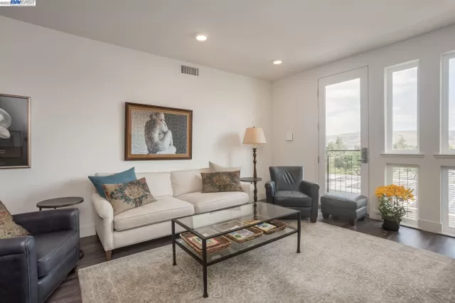 MLS: 41028377 Condo For Sale