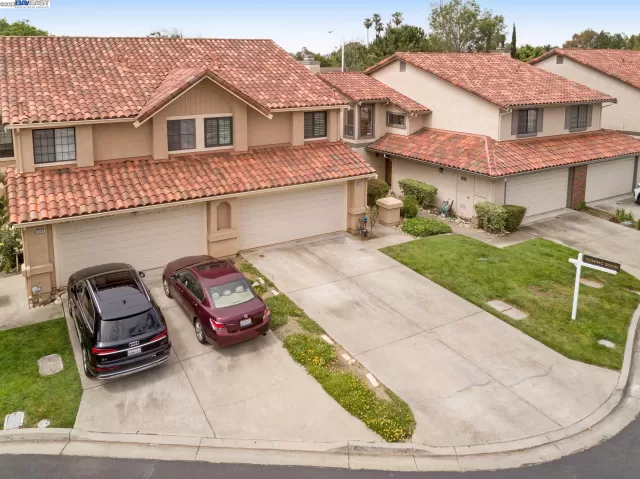 MLS: 41028385 Condo For Sale