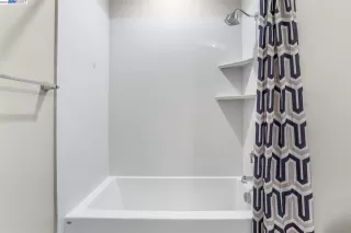 Photo #6: 41028388 Listing