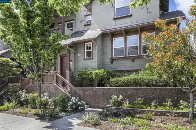 MLS: 41028553 Condo For Sale