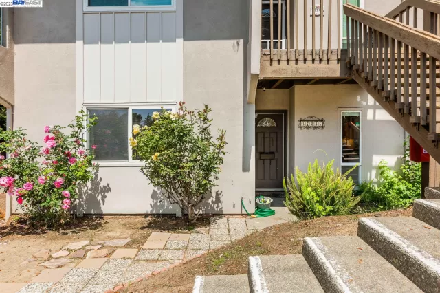 MLS: 41028634 Condo For Sale