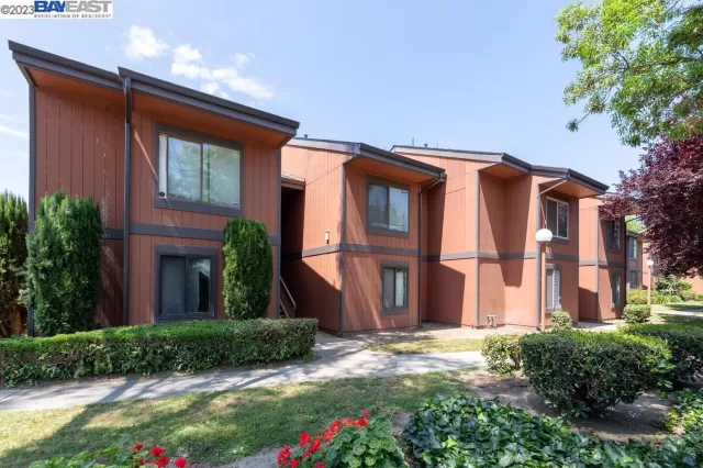 MLS: 41028763 Condo For Sale