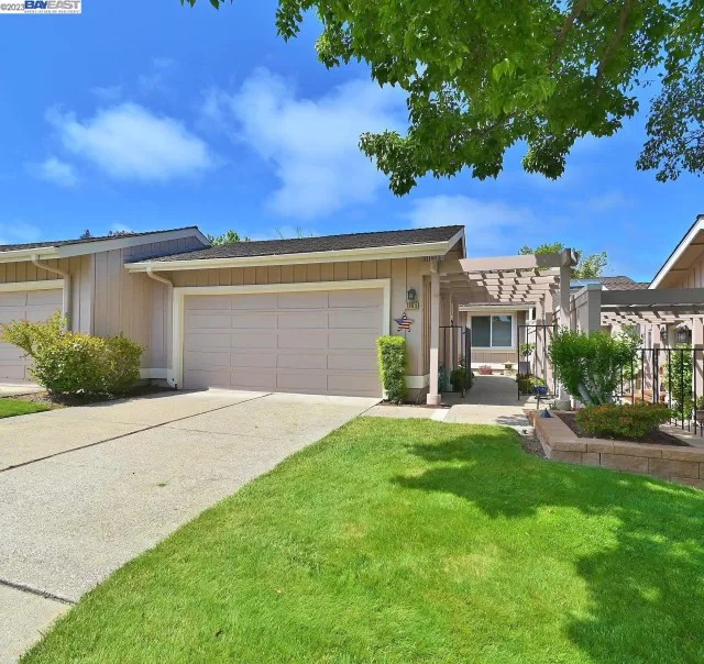 MLS: 41028838 Condo For Sale