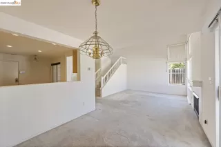 Photo #6: 41028885 Listing