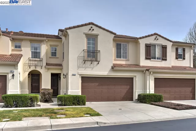 MLS: 41028897 Condo For Sale