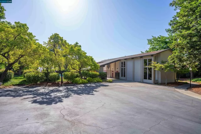 MLS: 41028993 Condo For Sale