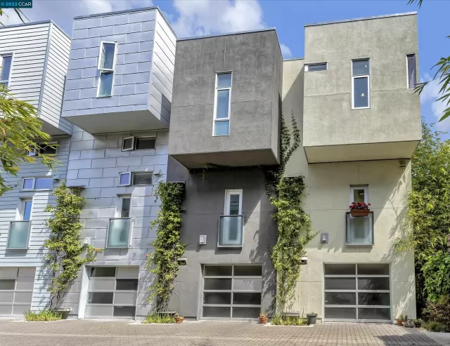 MLS: 41029125 Condo For Sale