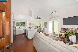 Photo #2: 41029346 Listing 