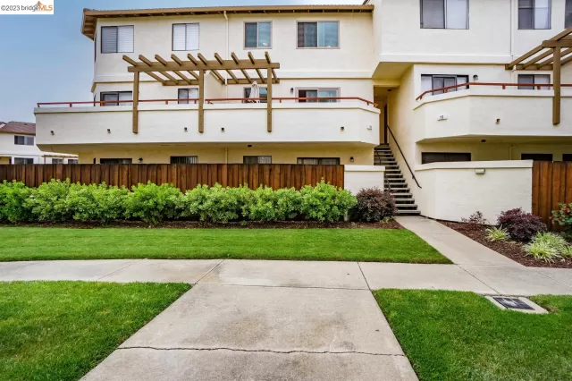 MLS: 41029469 Condo For Sale