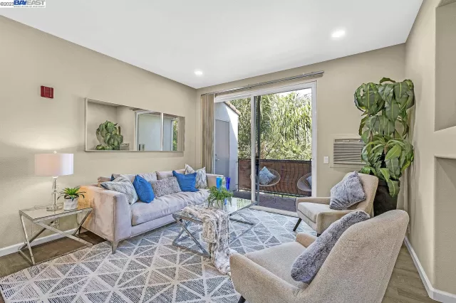 MLS: 41029494 Condo For Sale