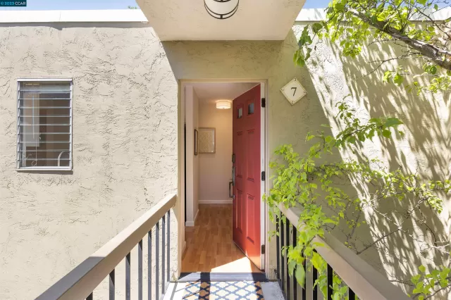 MLS: 41029513 Condo For Sale