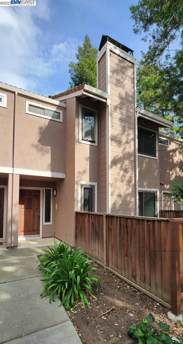 MLS: 41029514 Condo For Sale