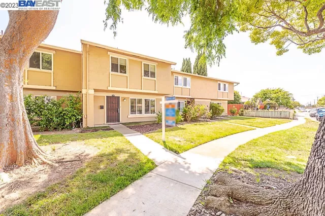 MLS: 41029641 Condo For Sale