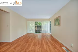 Photo #5: 41029863 Listing