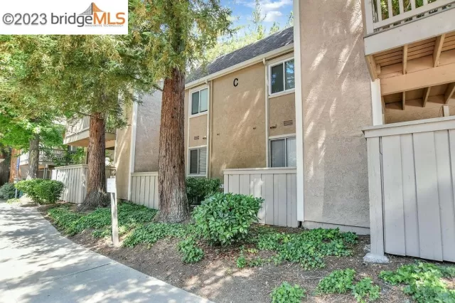 MLS: 41029889 Condo For Sale