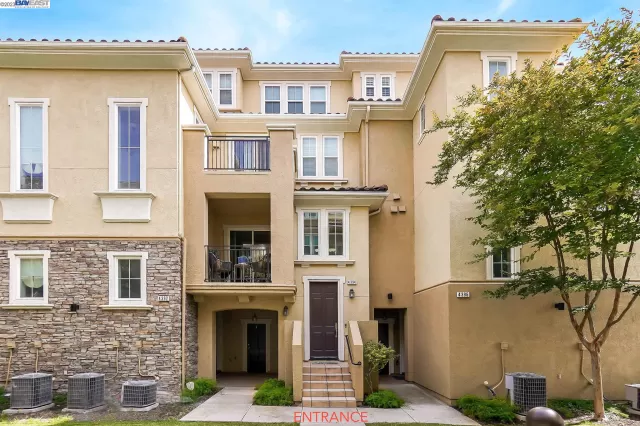 MLS: 41030016 Condo For Sale