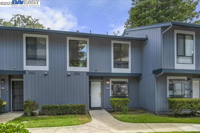 MLS: 41030134 Condo For Sale