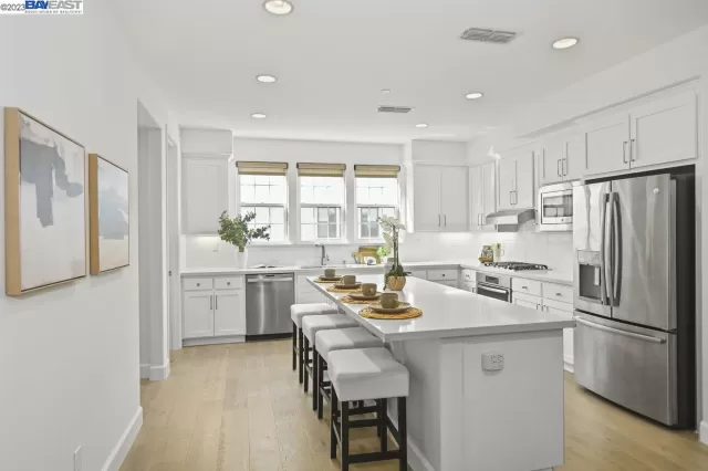 MLS: 41030162 Condo For Sale