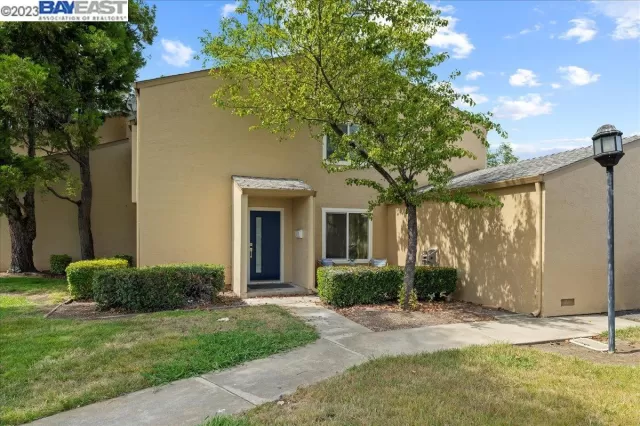 MLS: 41030166 Condo For Sale