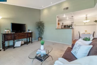 Photo #2: 41030195 Listing