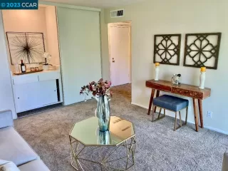 Photo #4: 41030235 Listing