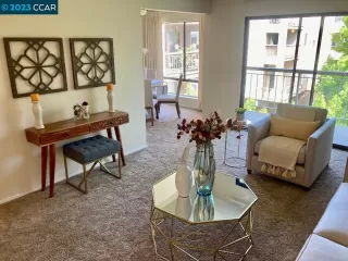 Photo #5: 41030235 Listing