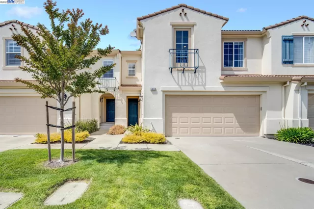 MLS: 41030289 Condo For Sale