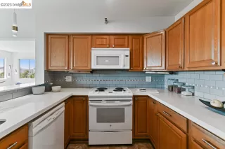 Photo #6: 41030306 Listing 