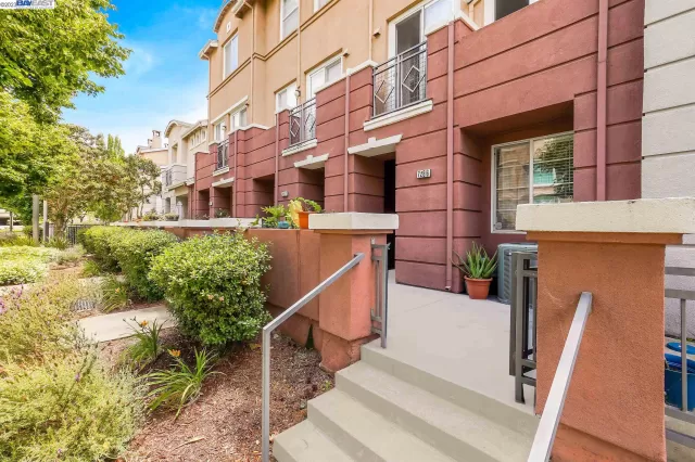 MLS: 41030333 Condo For Sale