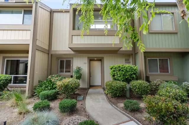 MLS: 41030392 Condo For Sale