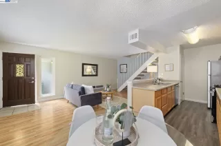 Photo #6: 41030428 Listing