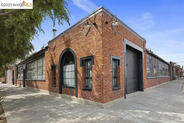 MLS: 41030442 Condo For Sale