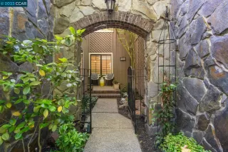 Photo #2: 41030522 Listing