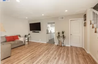 Photo #6: 41030645 Listing 