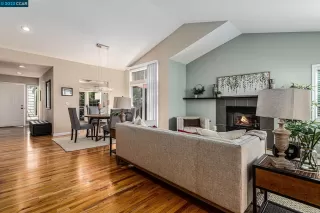 Photo #2: 41030677 Listing