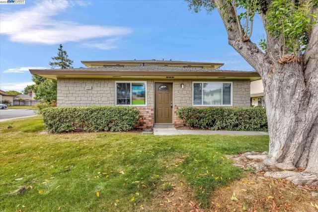 MLS: 41030744 Condo For Sale