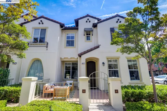 MLS: 41030850 Condo For Sale