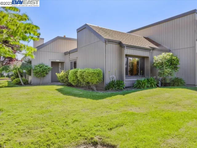 MLS: 41030958 Condo For Sale