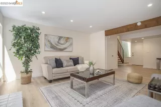 Photo #2: 41031007 Listing