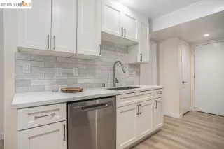 Photo #5: 41031007 Listing