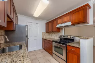 Photo #6: 41031008 Listing