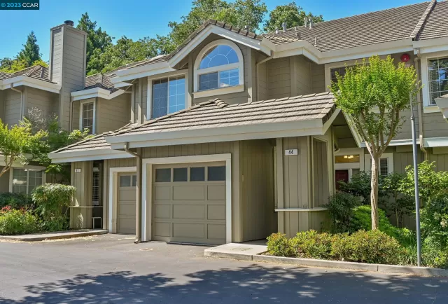 MLS: 41031033 Condo For Sale