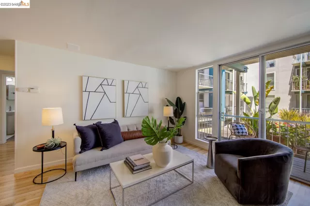 MLS: 41031078 Condo For Sale