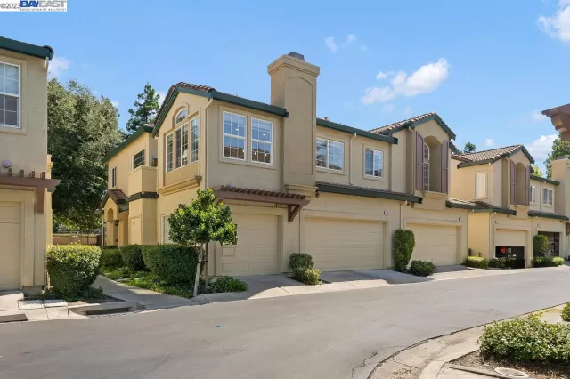 MLS: 41031204 Condo For Sale