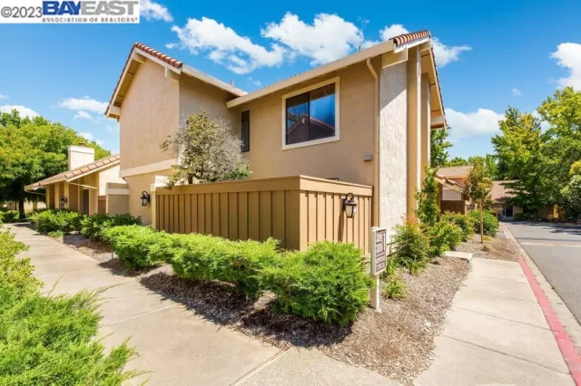 MLS: 41031235 Condo For Sale