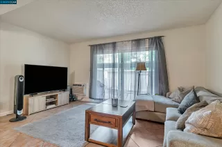 Photo #2: 41031259 Listing