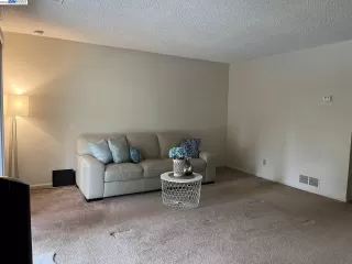 Photo #2: 41031290 Listing