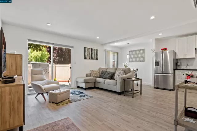 MLS: 41031293 Condo For Sale