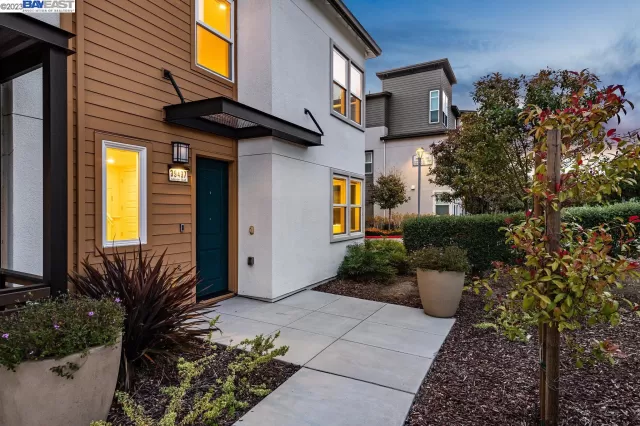 MLS: 41031359 Condo For Sale