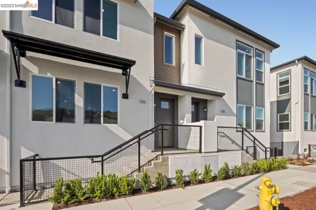 MLS: 41031427 Condo For Sale